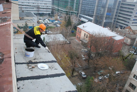 Битумно-полимерная герметизирующая замазка IZOPLOMB 2кг.