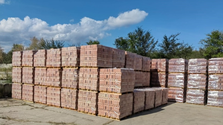 Кирпич строительный полнотелый ТОАЗ одинарный 1НФ М-200 с тремя техническими отверстиями