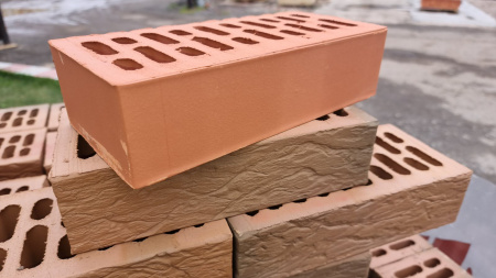 Облицовочный кирпич Кротовский 1НФ красный гладкий М150